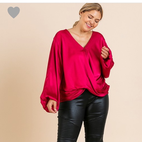 Perfect Valentines blouse - Picture 1 of 4